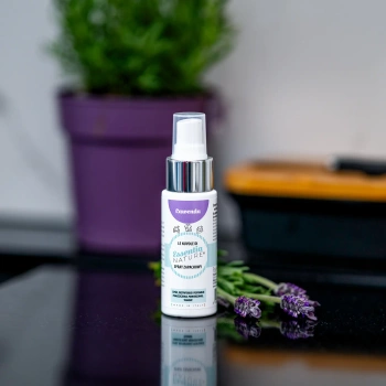 Odświeżacz w sprayu do tkanin i wnętrz o zapachu Lawenda 50 ml