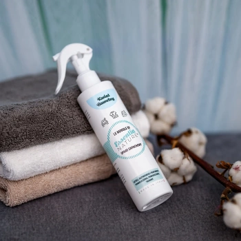 Odświeżacz w sprayu do tkanin i wnętrz o zapachu Kwiat Bawełny 250 ml