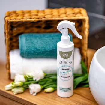 Odświeżacz w sprayu do tkanin i wnętrz o zapachu Białe Piżmo 250 ml