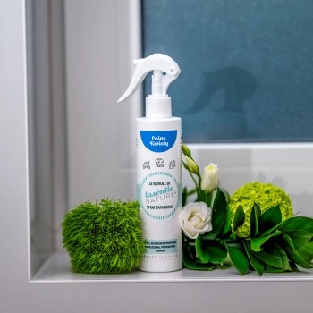 Odświeżacz w sprayu do tkanin i wnętrz o zapachu Leśne Kwiaty 250 ml