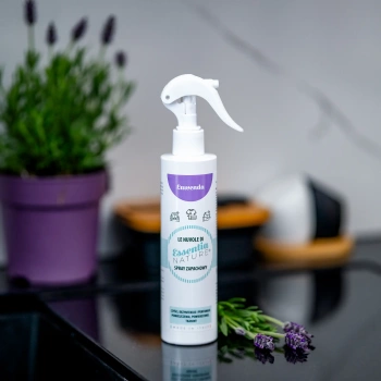 Odświeżacz w sprayu do tkanin i wnętrz o zapachu Lawenda 250 ml
