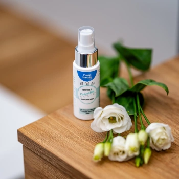 Odświeżacz w sprayu do tkanin i wnętrz o zapachu Leśne Kwiaty 50 ml