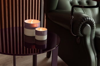 Świeca zapachowa Amber & Woody Essentia Nature 285 g