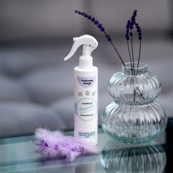 Odświeżacz w sprayu do tkanin i wnętrz o zapachu Pudrowy Dotyk 250 ml